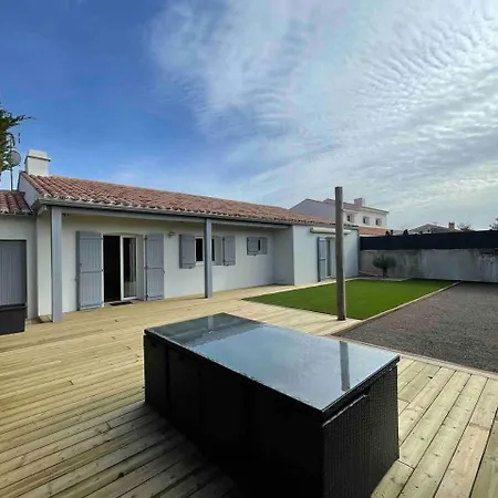 بيت ضيافة .le Grand Suffren. Maison Familiale La Pironniere لي سابلِ دولونْ