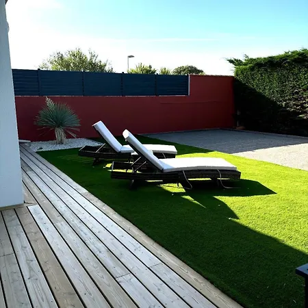 בית הארחה .le Grand Suffren. Maison Familiale La Pironniere 4*