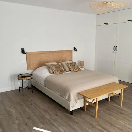 בית הארחה .le Grand Suffren. Maison Familiale La Pironniere